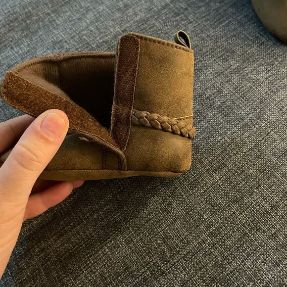 Carter’s baby girl soft soles booties - Picture 6 of 7